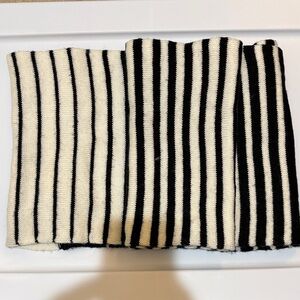 Continuous loop scarf black and white